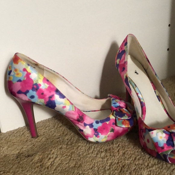 Hot Pink Floral Pumps - Picture 2 of 2